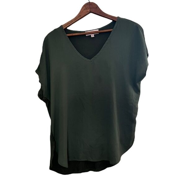 Philosophy Asymmetrical Hem Lightweight Top - Picture 2 of 9